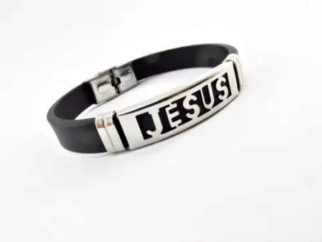 PULSEIRA BELÍSSIMA DE NOSSO SENHOR JESUS CRISTO FEITA COM INOX E SILICONE.